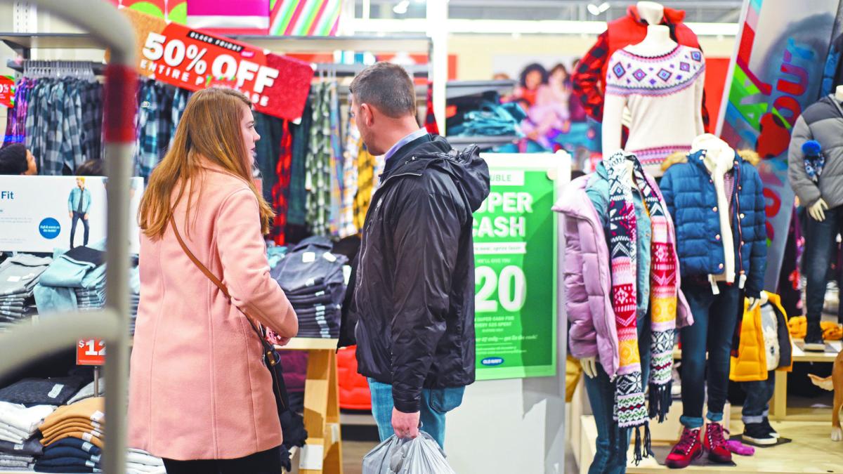 La confianza de los consumidores estadounidenses mejora ligeramente a inicios de febrero