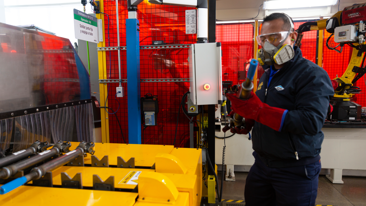 Dana Cardanes invirtió 400 millones de pesos para ampliar línea de  producción en Querétaro