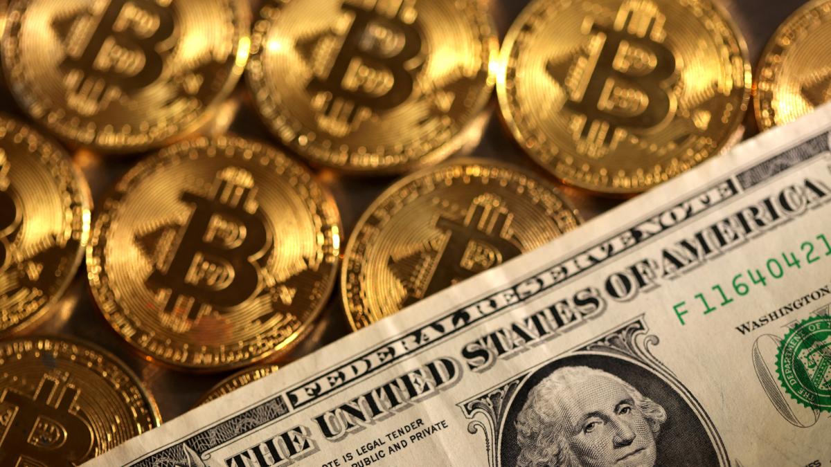 El bitcoin cae por debajo de los 90,000 dólares por primera vez en siete  meses
