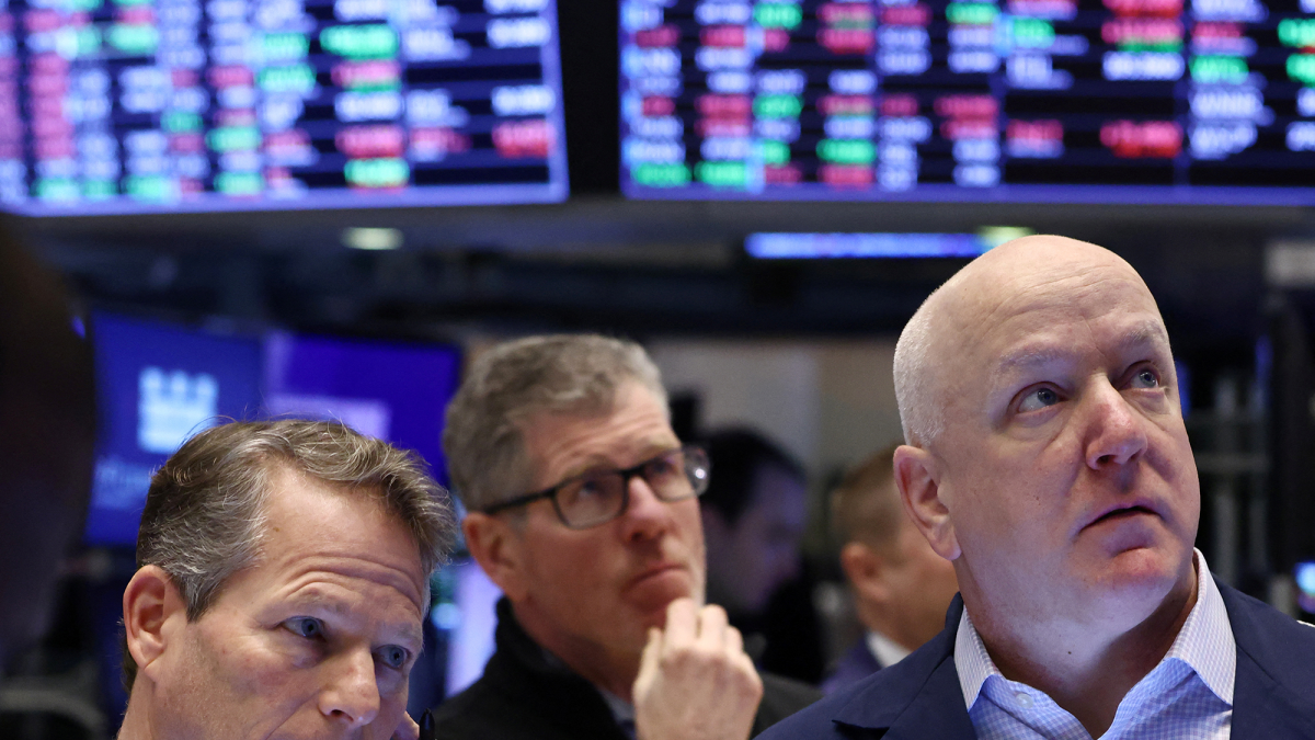 Wall Street cierra mixto; registra caídas semanales por presión sobre las tecnológicas