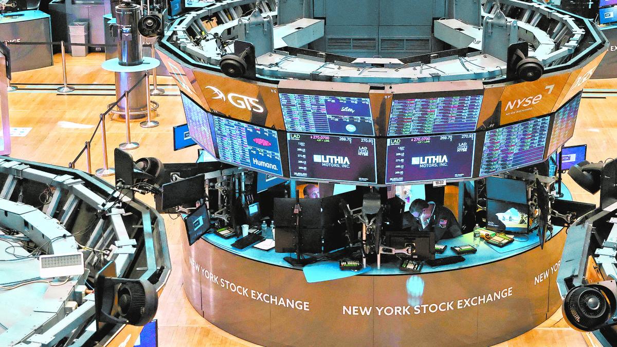 Wall Street cierra con fuertes pérdidas antes de reporte trimestral de Amazon