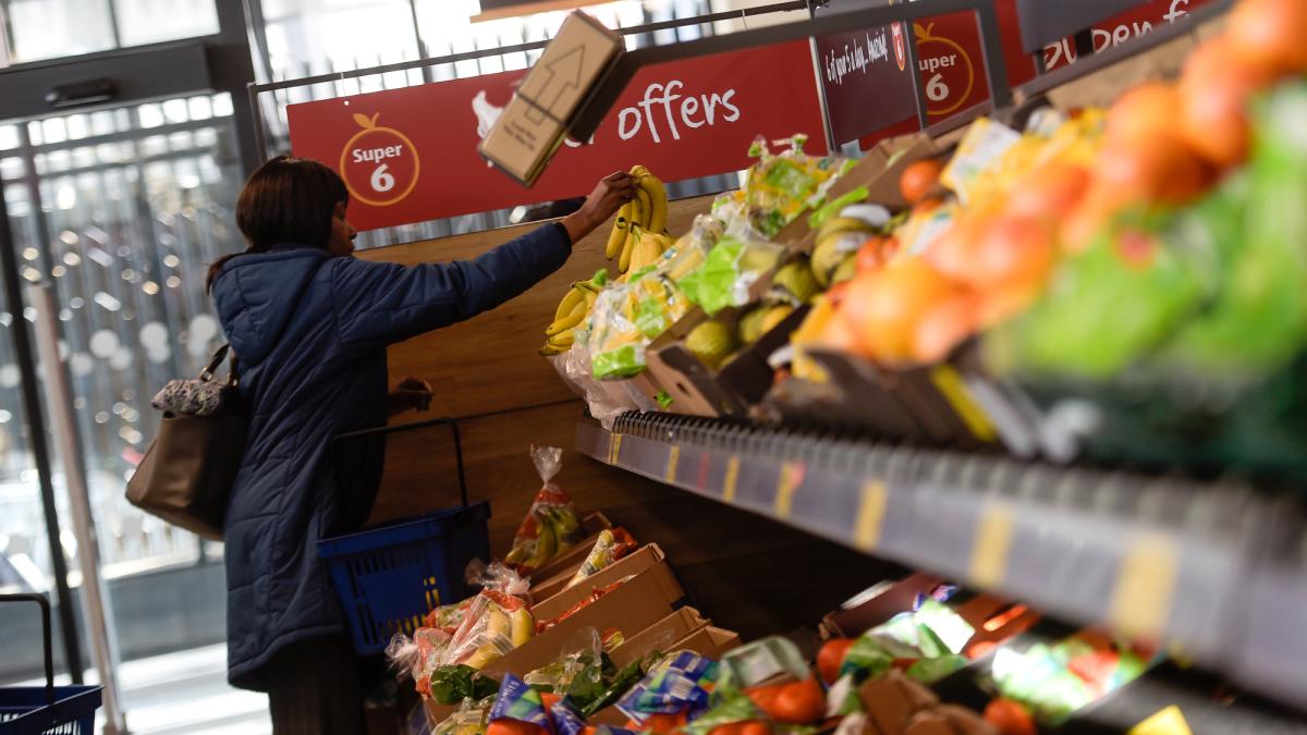 La inflación en la zona euro se moderó a 2.8% en junio y a 2.9% en la UE