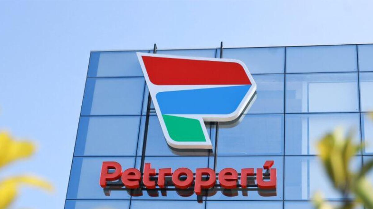 Perú dispone reestructuración de petrolera estatal Petroperú, abre puerta a inversión privada
