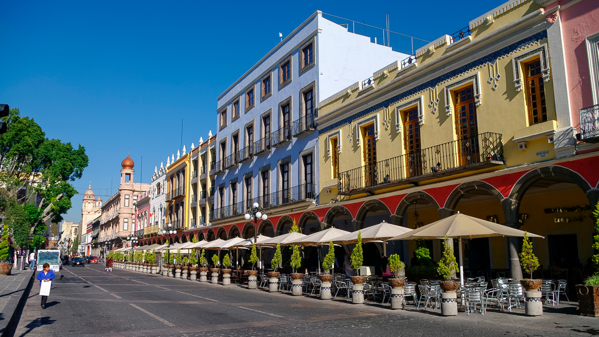 Negocios del centro de Puebla advierten sobre afectaciones por comercio informal