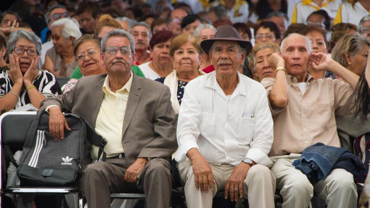 América Latina envejece a ritmo inédito, lo que presionará sistemas pensionarios de la región: BID
