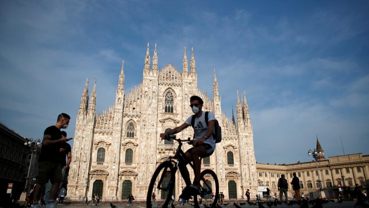 Fitch reafirma calificación de España en "A", destaca crecimiento superior al de la eurozona