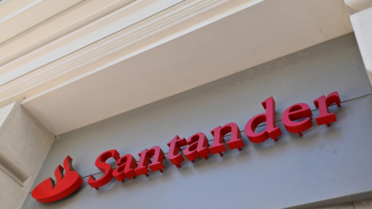 Las acciones de Santander caen hasta 5% tras el acuerdo para comprar Webster Financial