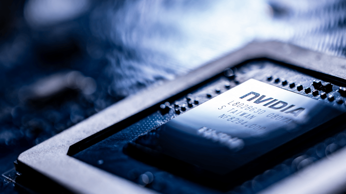 Acciones de Nvidia caen tras permiso de Trump para enviar chips de IA a China