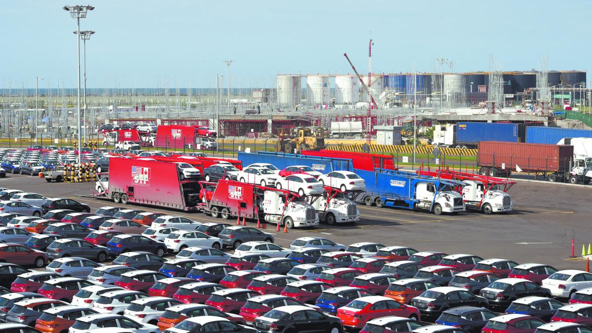 Envíos automotrices de México caen 14% afectados por aranceles de Trump