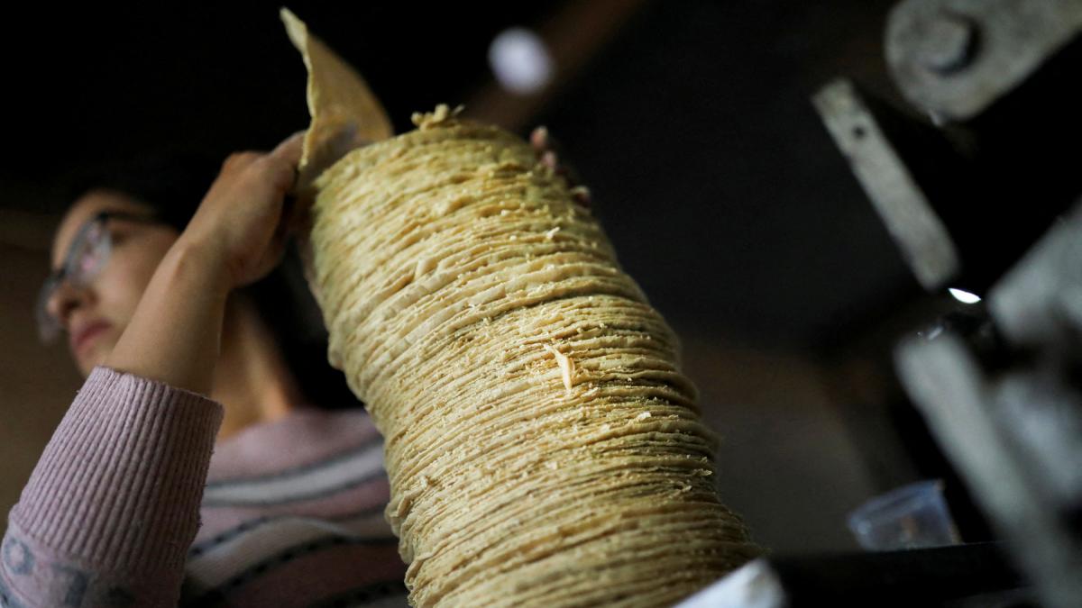Alza al precio de tortilla se sumaría a otros aumentos y tendría efectos en la inflación: Banamex