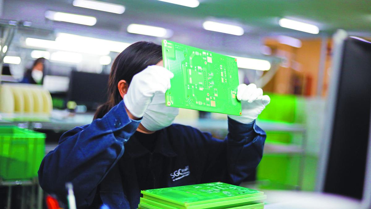 Con menos personal, producción manufacturera repunta 0.3% en octubre