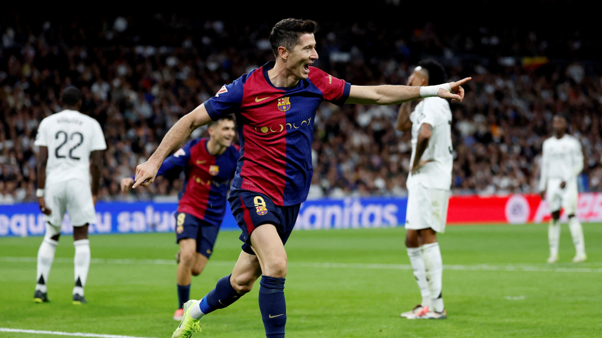Barcelona thrashes Real Madrid 4-0 with an overwhelming second half, double from Lewandowski