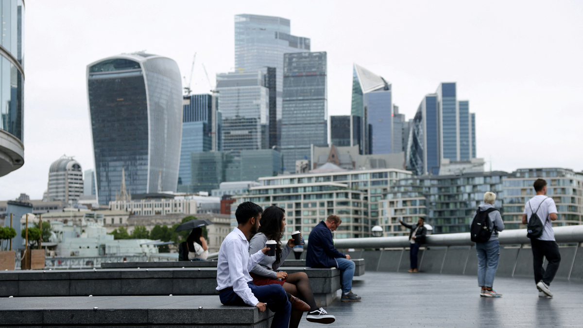 La economía británica empezó a notar el impacto de la guerra en Irán en abril