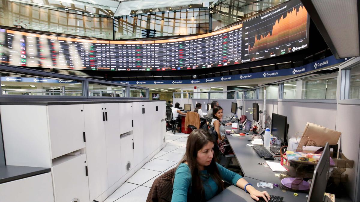 Bolsa mexicana registra pérdida de 1% tras alcanzar máximo histórico