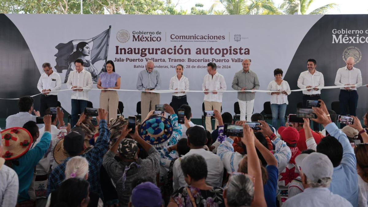 Claudia Sheinbaum and Miguel Ángel Navarro inaugurate the Bucerías-Puerto Vallarta section of the Jala-Vallarta Highway