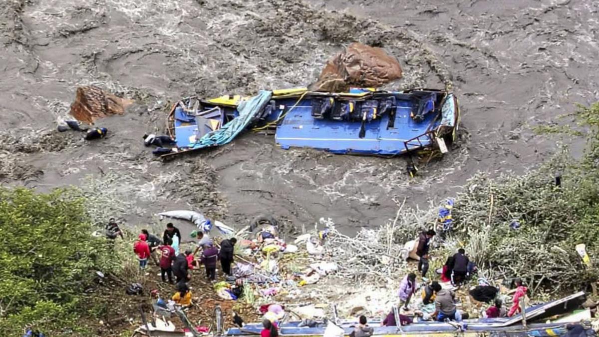 At least six dead and six missing in bus accident in the Andes of Peru