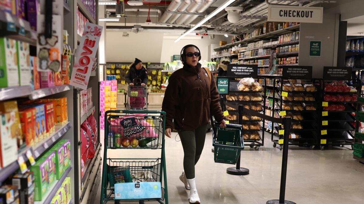 Inflación en Estados Unidos llegó a 3.3% anual en marzo; los precios de la gasolina se dispararon 21.2% por guerra en Irán