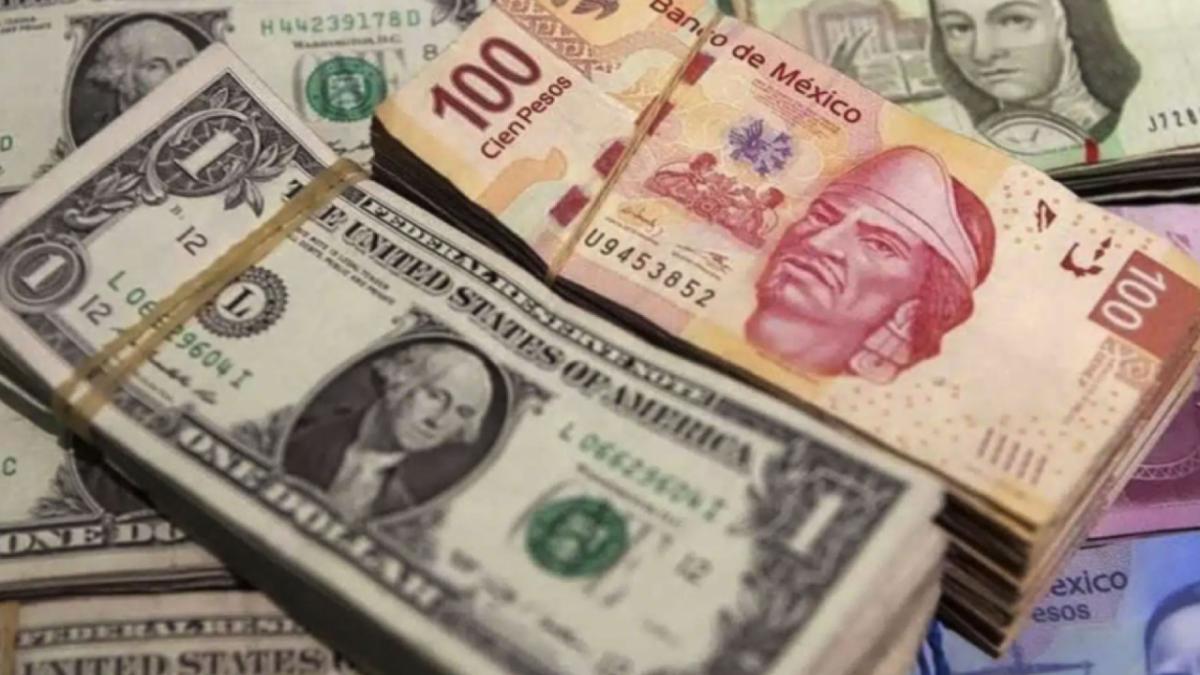 Peso mexicano retrocede ante el dólar tras minutas de la Fed y reporte  trimestral del Banxico