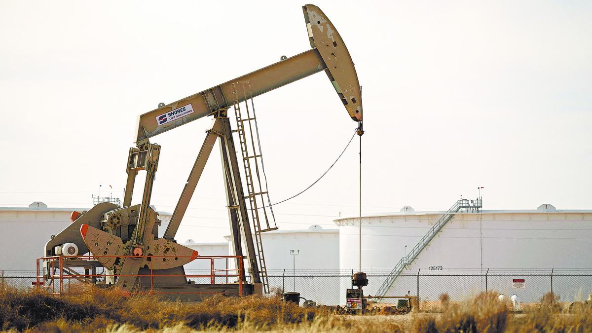 Petróleo cae 1% al reducirse la prima de riesgo geopolítico por menor tensión en Irán