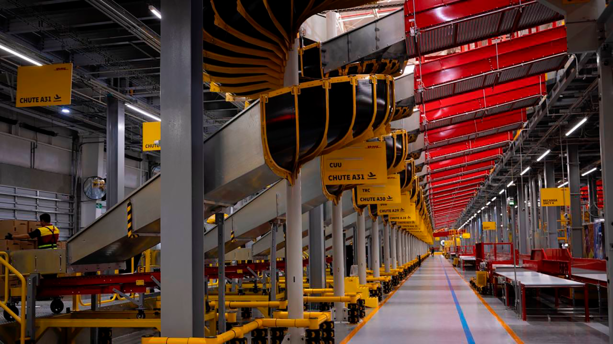 Salarios más altos empujan a DHL a robotizar sus almacenes en México