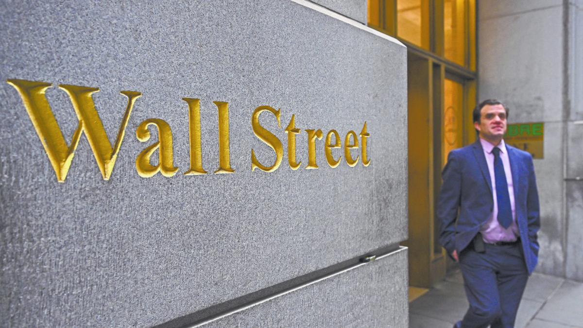 Wall Street cierra con ganancias tras avance de 10% en las acciones de Micron