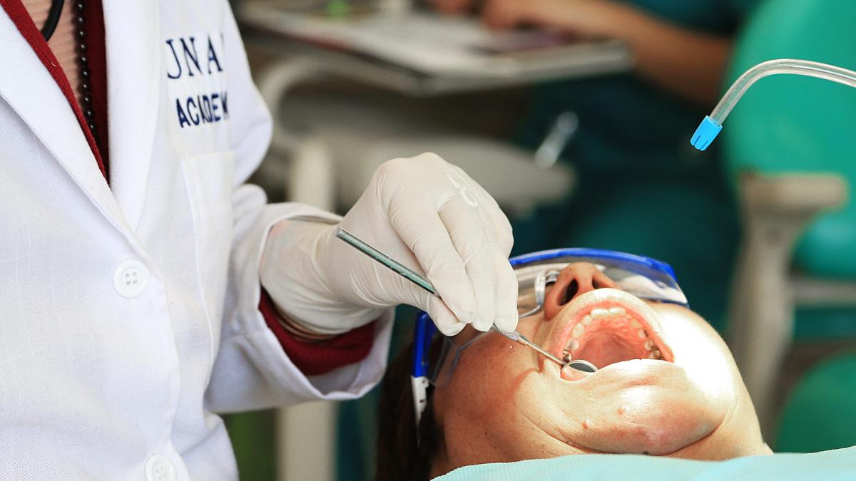 Más del 90% de los mexicanos padecen caries o enfermedades en las encías
