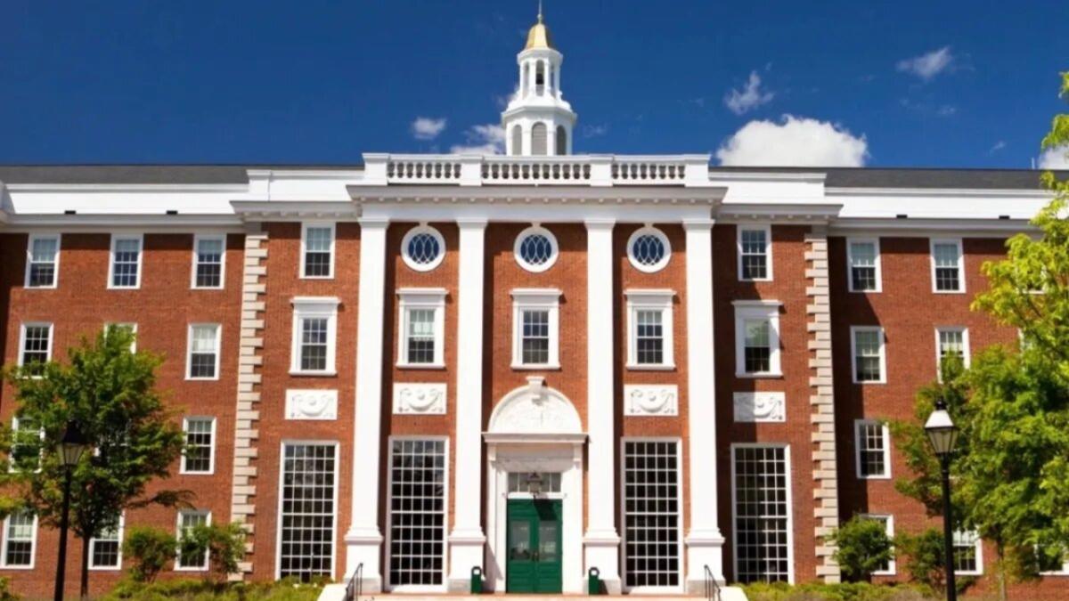 Harvard teachers demand for Trump's review at 9,000 million dollars of financing