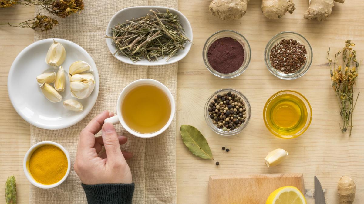5 infusiones que sí ayudan a bajar el colesterol: cuáles son y cómo  prepararlas