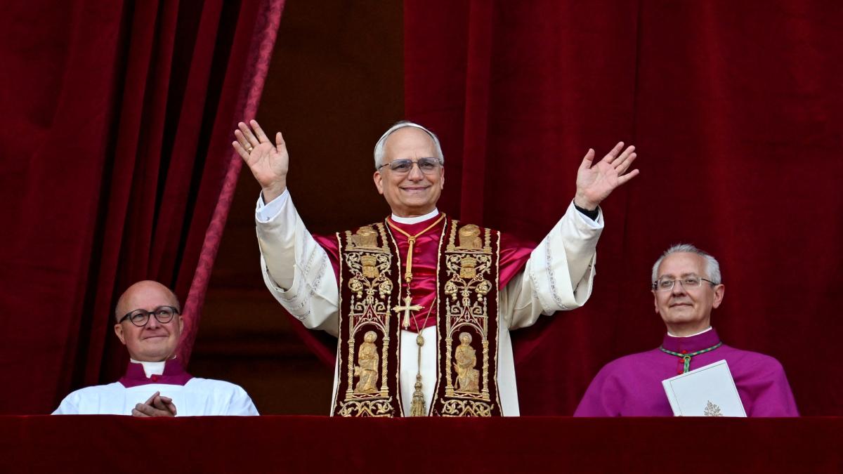 El papa León XIV ofrece tres grandes pistas sobre su pontificado en la  primera aparición