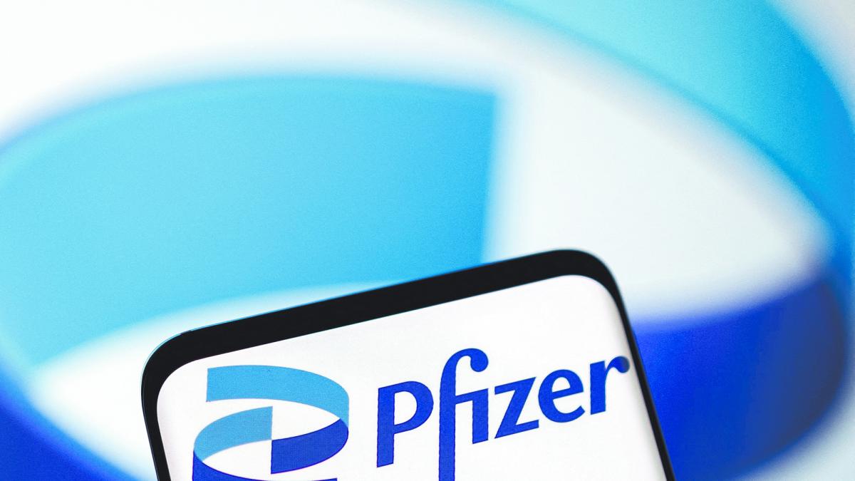 Pfizer cae en Bolsa por disminución en venta de vacuna por COVID