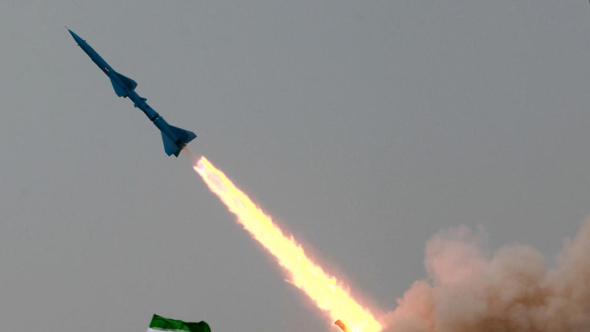 Irán reanuda los ataques contra aliados de EU en el golfo Pérsico; Trump dice que no se esperaban