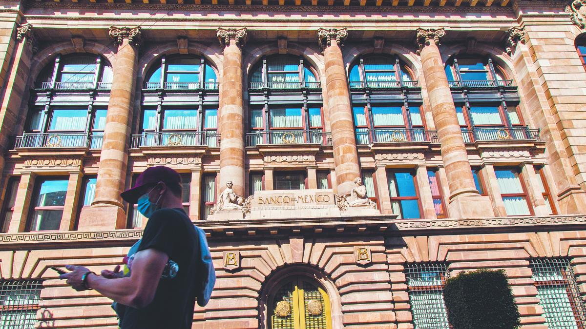 Tasas de Cetes operan en su mayoría a la baja en subasta semanal a la espera de minutas de Banxico