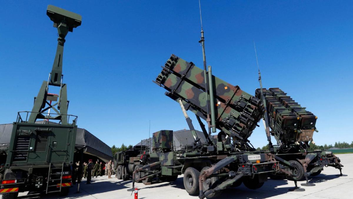 Trump se reúne con ejecutivos de defensa para promover aumento de producción mientras EU ataca Irán