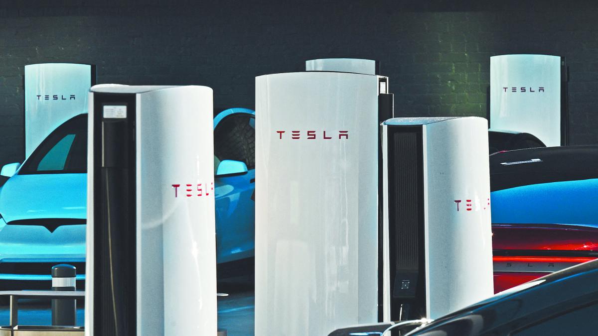 Tesla sube tras anunciar pruebas en Robotaxis