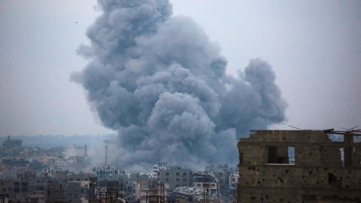 La OMS advierte sobre los riesgos para la salud derivados de la "lluvia negra" en Irán