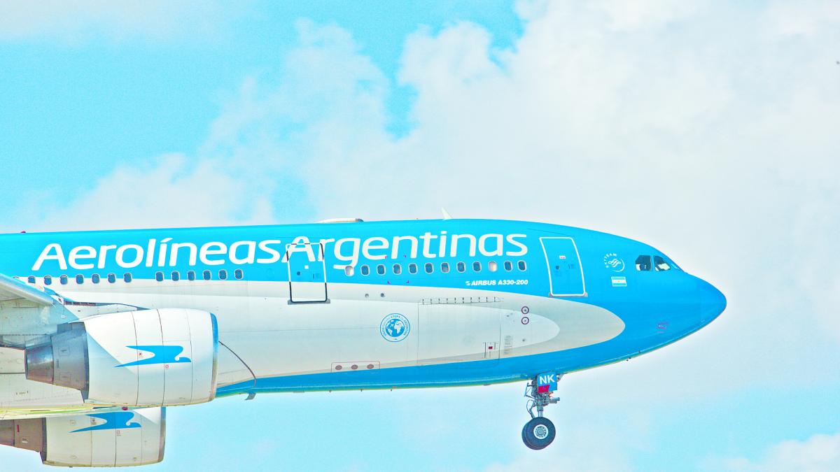 Aerolíneas Argentinas aplica recargo en vuelos