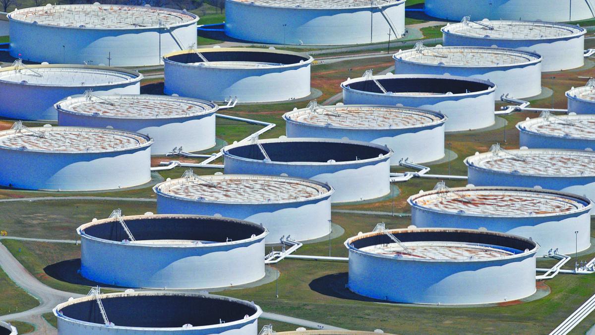 La AIE alerta que las reservas petroleras se encaminan a su menor nivel desde el 2003