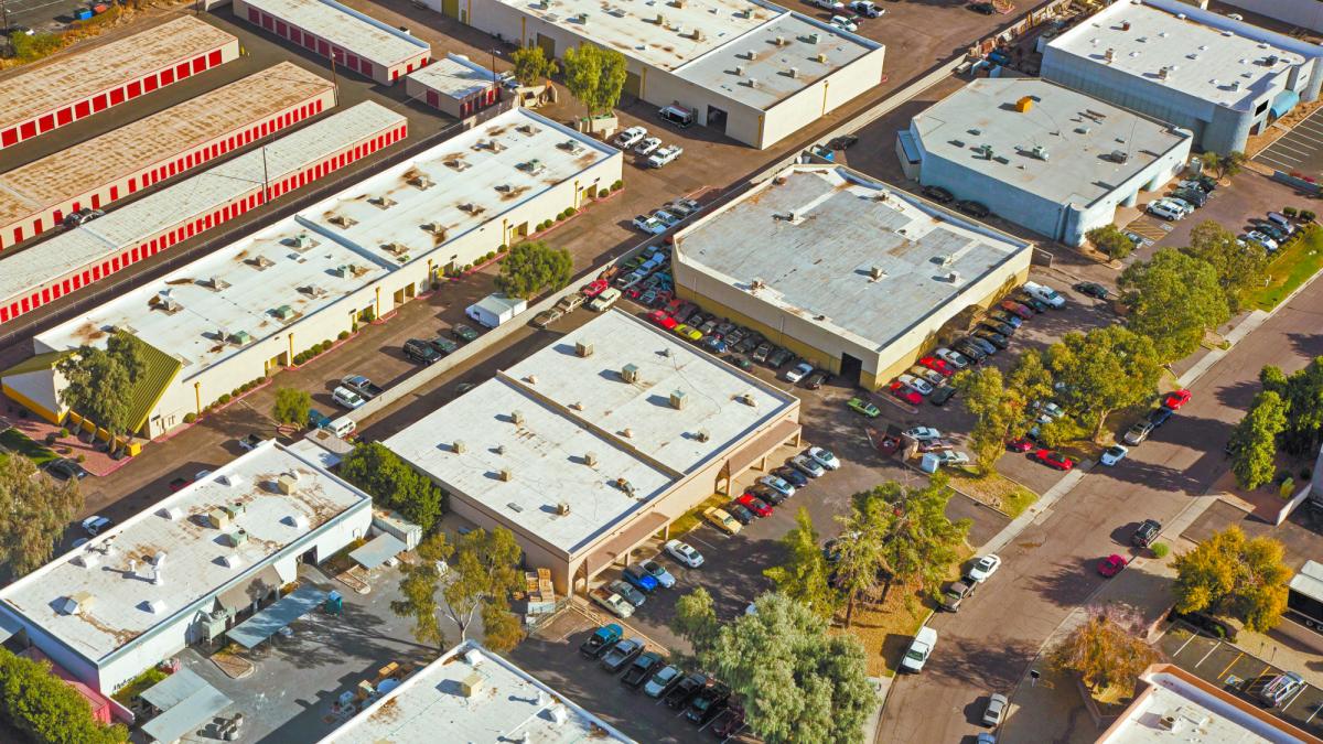 Mercado castiga a fibras por temores de una posible guerra de ofertas por Fibra Macquarie