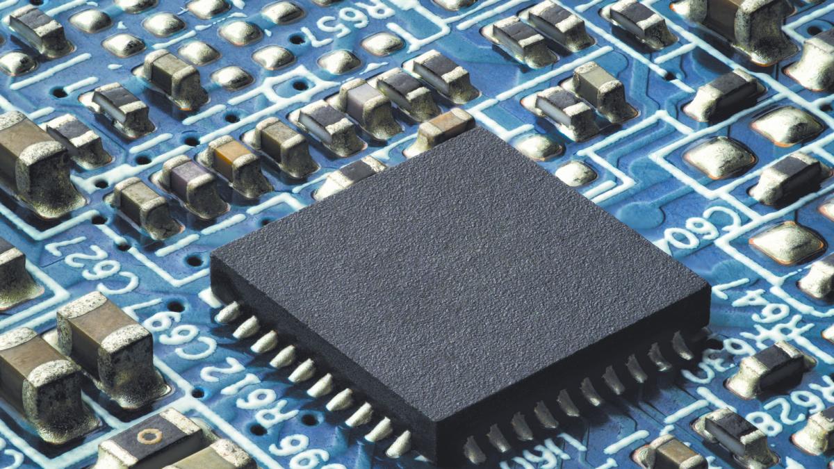 Trump impone arancel de 25% a importaciones de algunos chips de computación avanzada