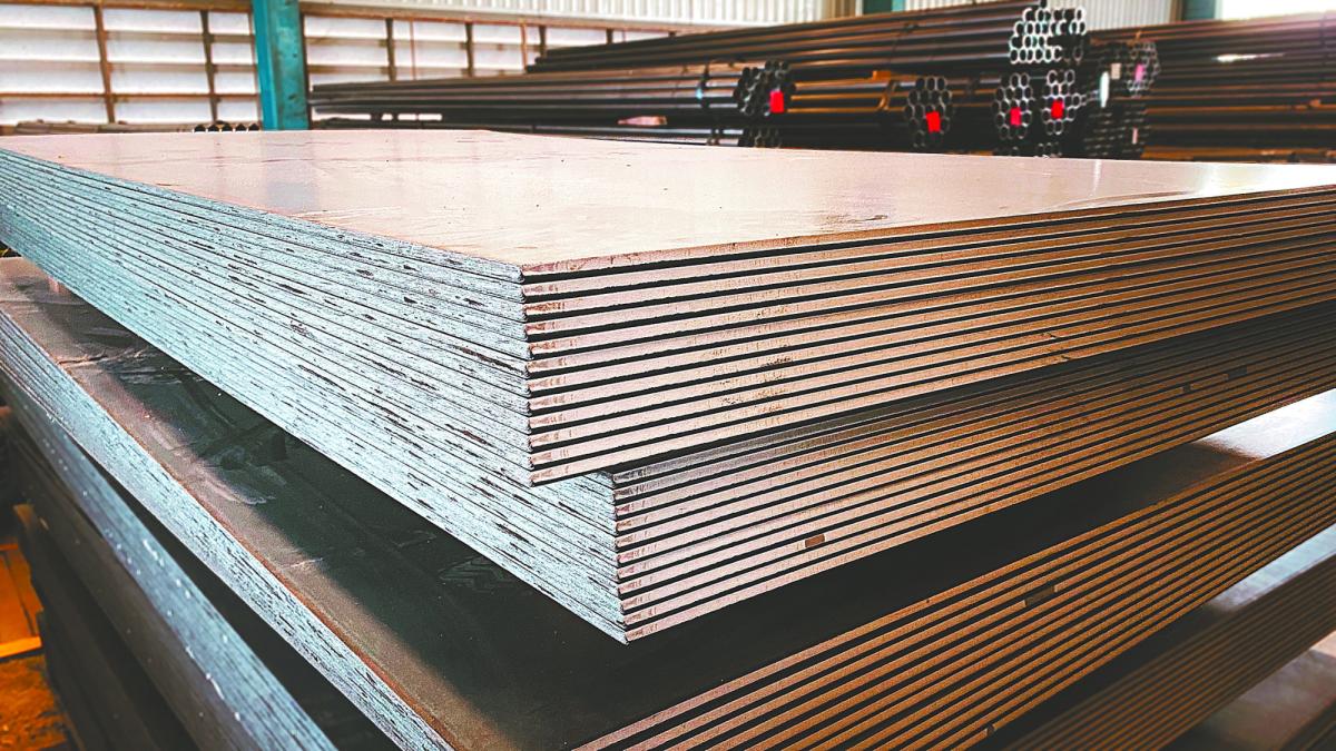 Aluminio y cobre se desploman, inversionistas buscan refugio por guerra