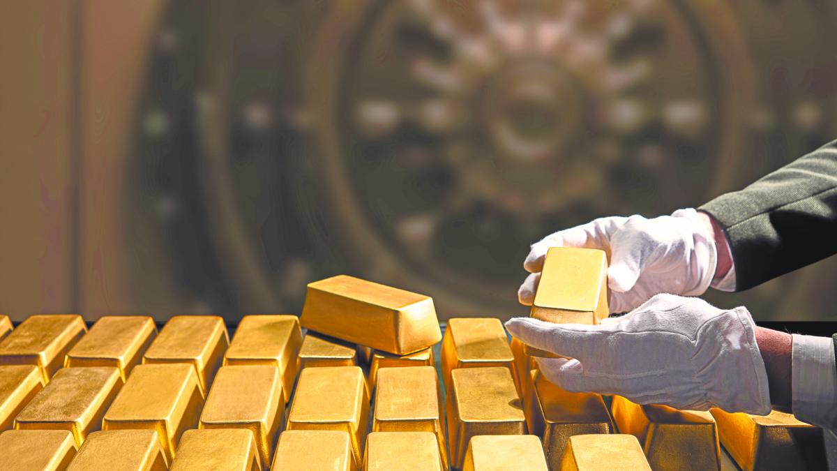 Oro cae a mínimo de una semana por freno de compras de refugio y arrastra a los metales preciosos