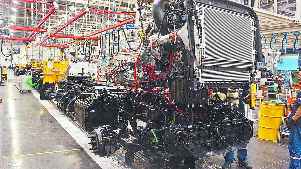 Industria de camiones en México choca contra los aranceles de Trump en enero