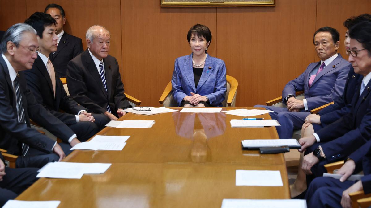 Primera ministra de Japón considera suspender el impuesto sobre alimentos