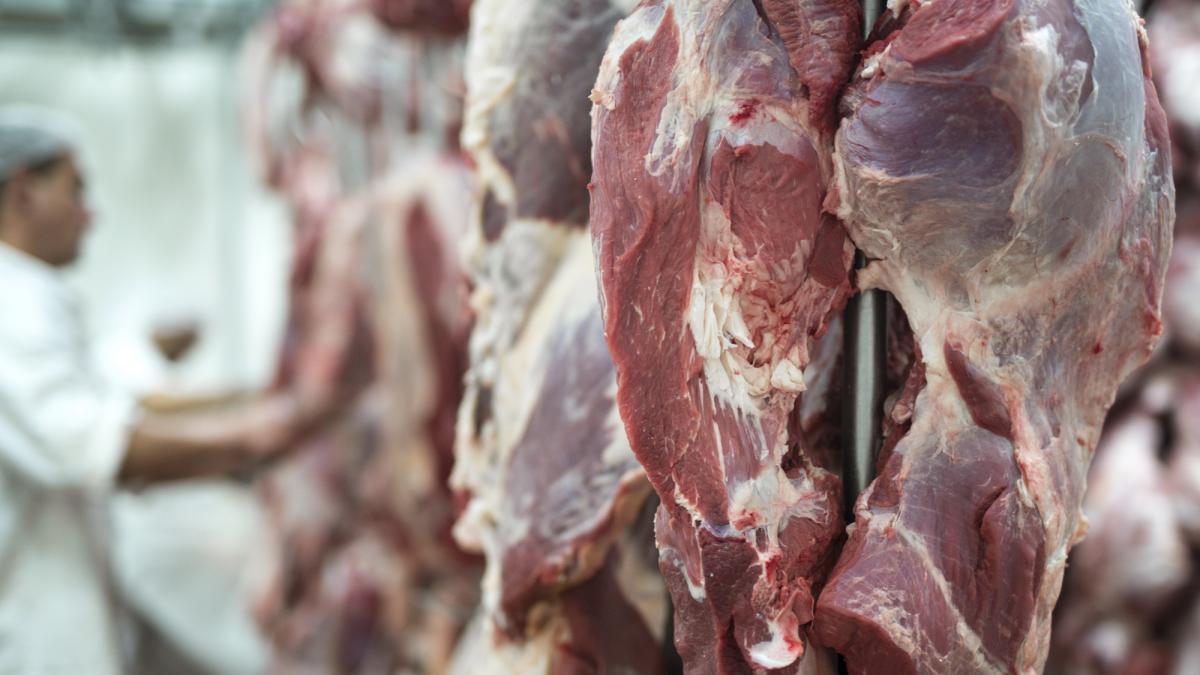 China aplica cuotas y aranceles adicionales a algunas importaciones de carne de res