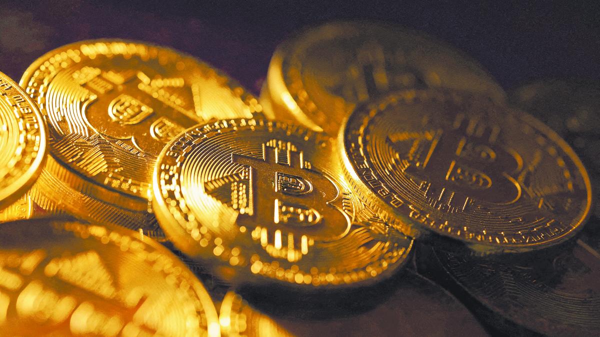 Bitcoin vuelve a caer por debajo de 100,000 dólares