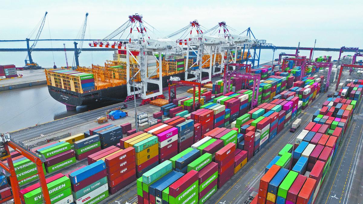 Superávit comercial de México con EU bajó 20.5% durante enero