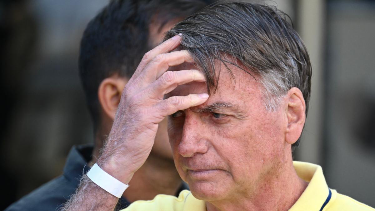 Justicia de Brasil autoriza a Bolsonaro a salir de prisión para someterse a una cirugía en Navidad