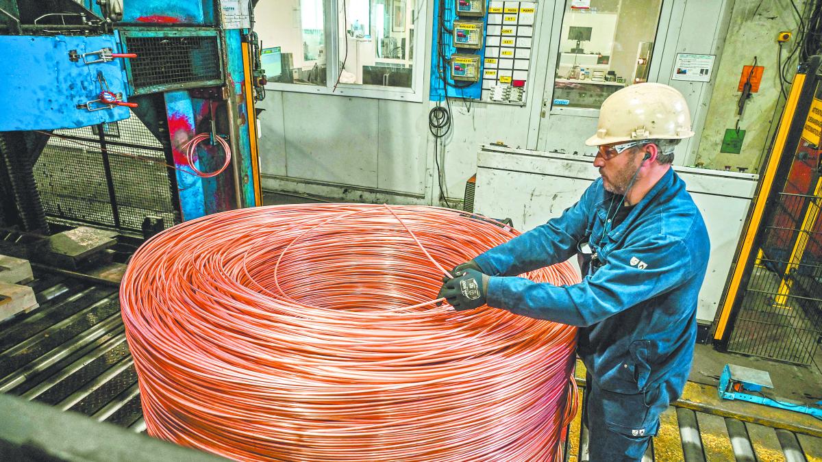 El cobre sube por sexta sesión apoyado por el avance del PIB de EU y la debilidad del dólar