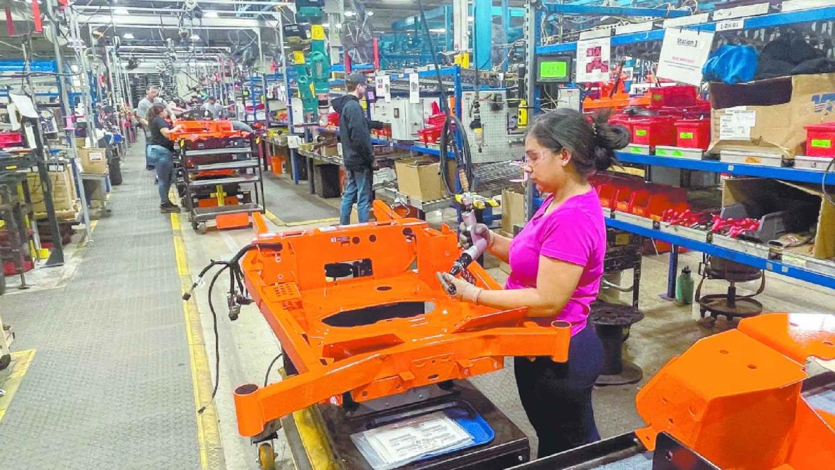 Empleo privado en EU crece menos de lo esperado en julio: ADP