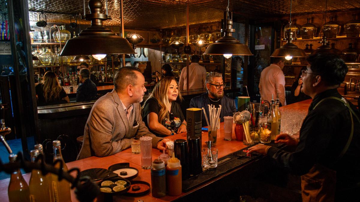 ¿Dónde comer en CDMX? Botanero del Bosque, tradición cantinera con espíritu decembrino